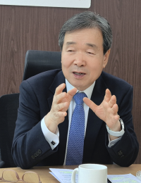 [에경 초대석] ‘파리협정 담당’ 최재철 기후변화센터 이사장 “NDC 상향, 국격은 올라가겠지만 국익엔 문제돼”