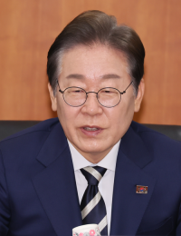 이재명 “2040년까지 탈석탄, 탈플라스틱 로드맵 수립”