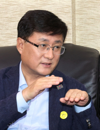“에너지 부문 가져오겠다” 못 박은 김성환 환경장관…산업부 함묵 속 에너지안보 우려 목소리