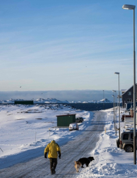 ‘떠오르는’ 그린란드: 빙하 녹아내리지만 해수면 낮아지는 역설