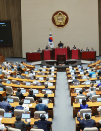 태양광 이격거리 규제 풀린다…재생에너지 규제 완화 법안 통과