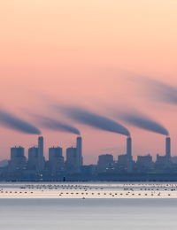 [이슈] 이 대통령 “이란 사태 계기 화석연료 줄여야”…발전업계 희비