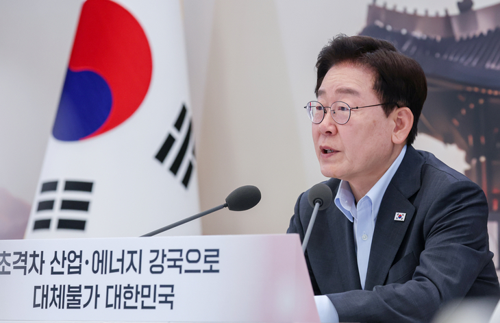李 대통령, 전력망 확충 점검…“AI 전력 폭증에 송전망 지연 우려”