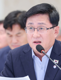 李 대통령 “재생에너지 중심 전환 불가피…태양광 농사로 지역소멸 막아야”