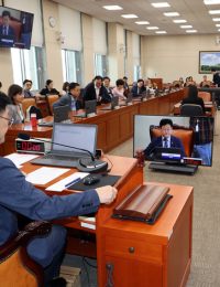기후특위, ‘2045 NDC’ 담은 탄소중립법 개정안 의결…조국당·환경단체 반발
